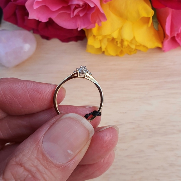 Gold Ring - Picture 4 of 8